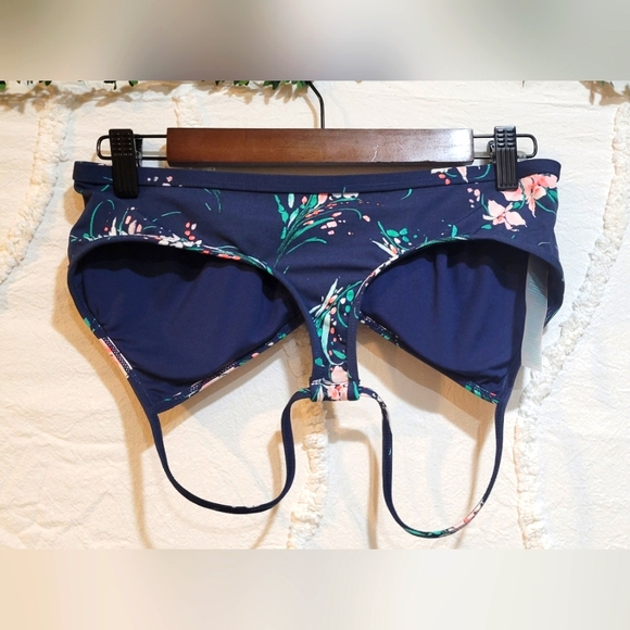 NWOT Blue bikini top - Picture 2 of 4